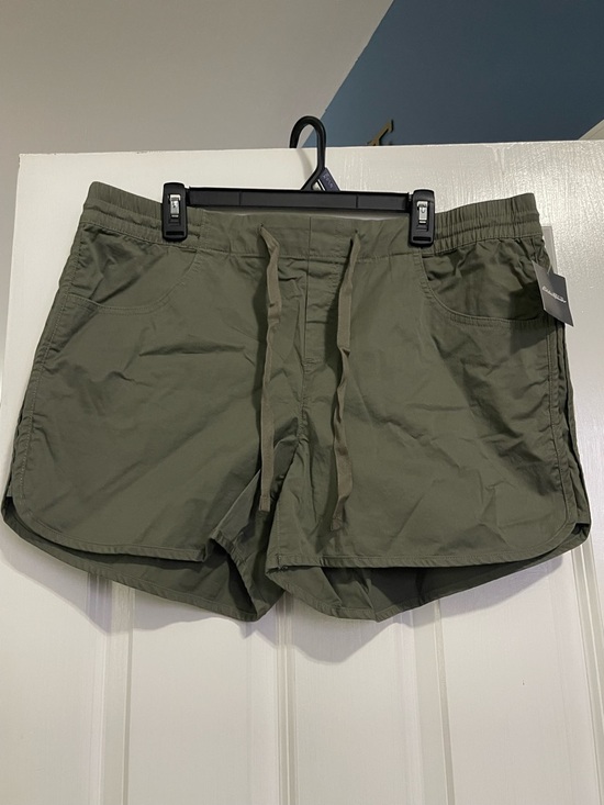 Eddie Bauer Pants - Eddie Bauer Olive Green Women's Shorts